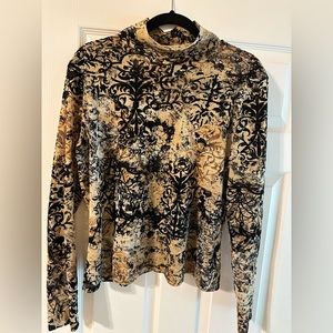 St John Knit Collection long sleeve turtle neck light weight shirt sz L